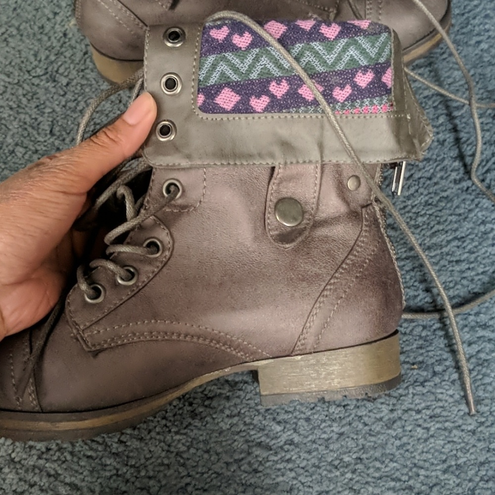 Boots - Picture 3 of 4